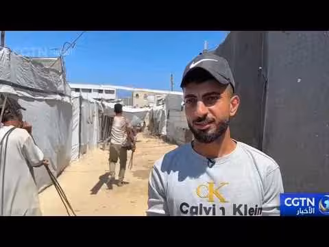 الملعب في غزة يغطيه خيام النازحين خلال كأس العالم