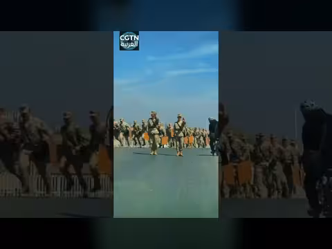 احترام متبادل بين سائقين وجند الصين