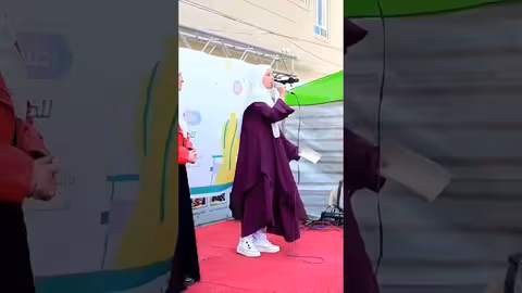 ماريا قحطان تقص شريط افتتاح معرض منتجات معمل ملابس مريضات السرطان