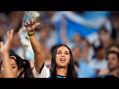 جماهير الأرجنتين تحتفل باندراثو قبل مواجهة مصر