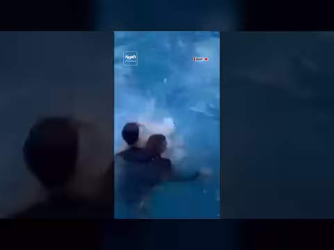عقيد عراقي يقفز بزيه العسكري لإنقاذ فتى من الغرق في الديوانية