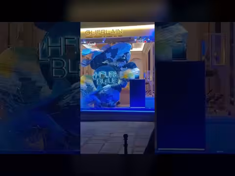نهب متجر جيرلان الشهير في شارع الشانزليزيه بباريس