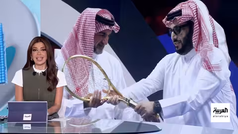 مضرب ذهبي خالص للفائز ببطولة SixKingsSlam في الرياض