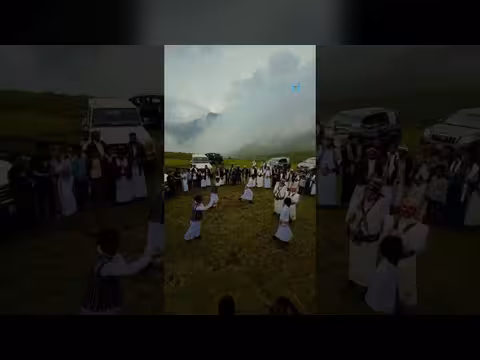 زفاف على إيقاع رقصة البرع فوق السحاب في إب