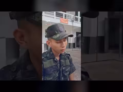 جندي يغفو أثناء استعراض عسكري في تايلاند
