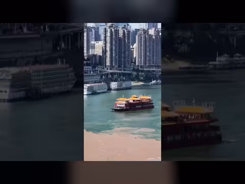 تقاء نهرين بلونين مختلفين