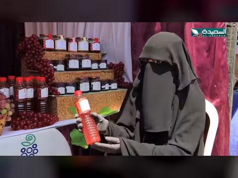 أسرة يمنية تحوّل العنب إلى مربّى وخل ومصدر دخل