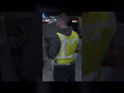 الكلاب المدربة تكشف البضائع المهربة على الحدود الإسبانية