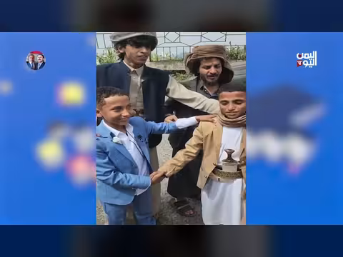 رسام الآنسي وصديقه مصطفى في أول لقاء بعد الشهرة