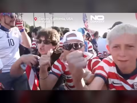 جماهير الولايات المتحدة تحتفل بالتأهل إلى دور 16