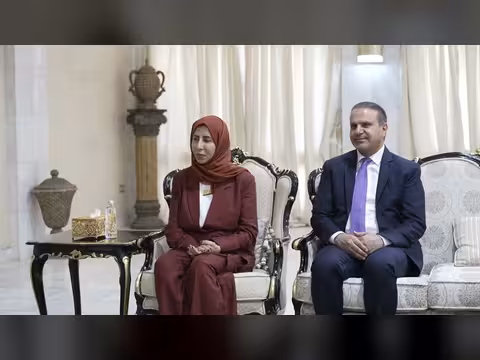العليمي يتسلم أوراق اعتماد سفير البانيا لدى اليمن