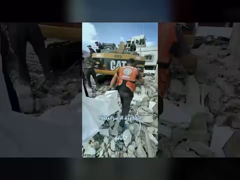 غزة تشيع رفات 112 فلسطينيا بعد عامين ونصف العام تحت الركام