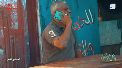 ردة فعل مؤثرة لصانع الأطراف الاصطناعية عندما شاهد شخص يحتاج إلى المساعدة
