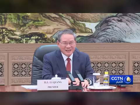 رئيس مجلس الدولة الصيني يلتقي بنظيره القطري في بكين
