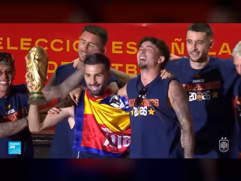 أبطال العالم لكرة القدم يرحبون بجمهورهم في مدريد