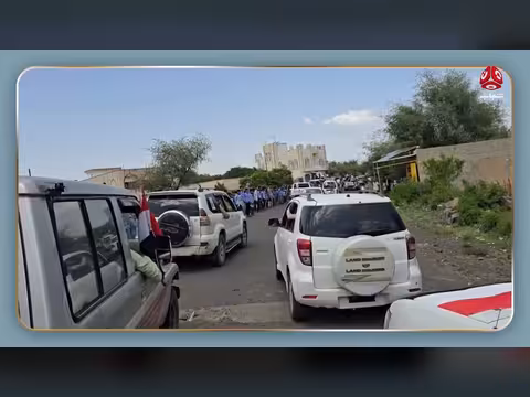طلاب محافظة المعافر يحيون الشهي باحترام في وداعه