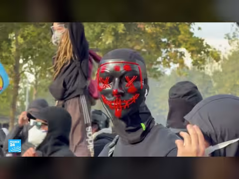 احتجاجات حاشدة في فرنسا تتحول إلى اشتباكات مع حلول المساء