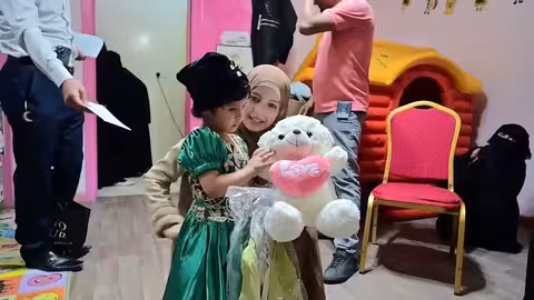 ماريا قحطان تزور مرضى السرطان في صنعاء
