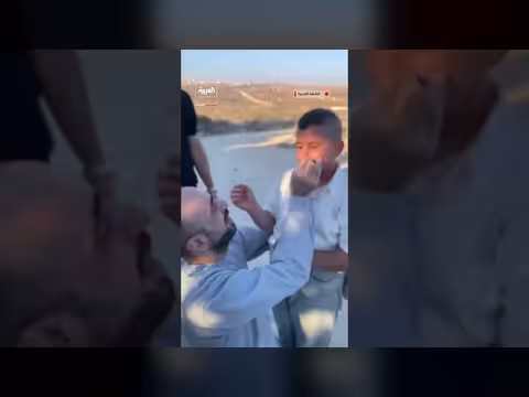 لقاء الأسير المحرر فراس وشاحي بنجله بعد عامين في السجون الإسرائيلية