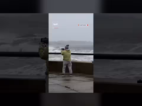 عاصفة نور إيستر تضرب الساحل الشرقي للولايات المتحدة بأمواج متلاطمة