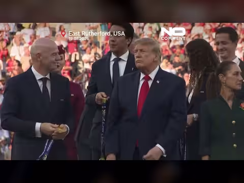 ترامب وإنفانتينو يسلمان كأس العالم لإسبانيا