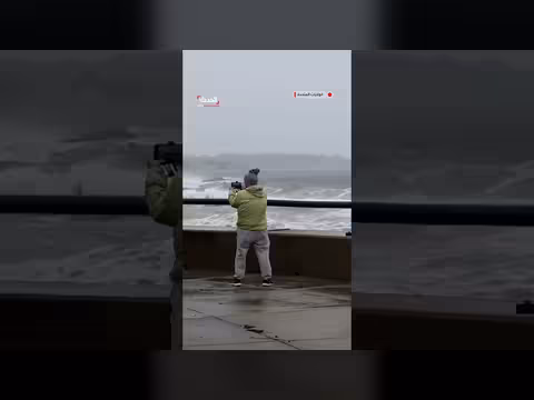 عاصفة نور إيستر تضرب الساحل الشرقي للولايات المتحدة بأمواج متلاطمة