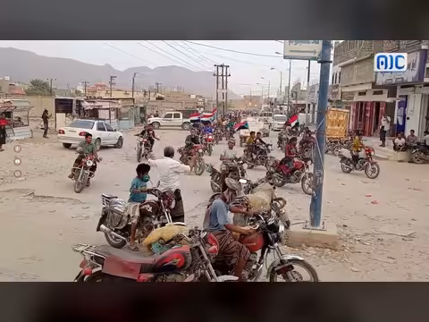 مسيرة جماهيرية بالدراجات النارية في الروضة شبوة رفضا للوصاية