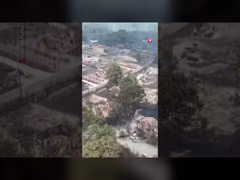 صور جوية تكشف حجم الدمار في حرائق لو بورج