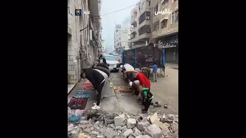 على أنقاض المساجد.. فلسطينيون يقيمون صلاة العيد في غزة