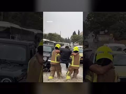فيضانات وغرق شوارع القدس المحتلة جراء أمطار صيفية استثنائية