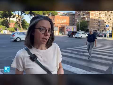 إيطاليا تفرض غرامات على المشاة المشتتين بالهواتف عند عبور الشوارع