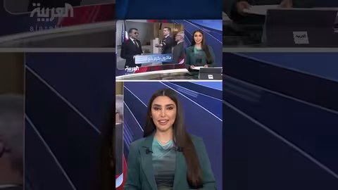 ماكرون يكرم بائع صحف متجول في باريس