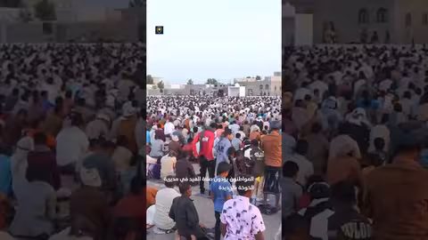 المواطنون يؤدون صلاة العيد في مديرية الخوخة بالحديدة
