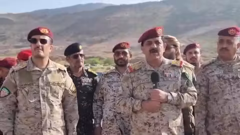 وزير الدفاع اليمني يدعو القوات المسلحة للجاهزية القصوى لمواجهة فلول إيران في صعدة.