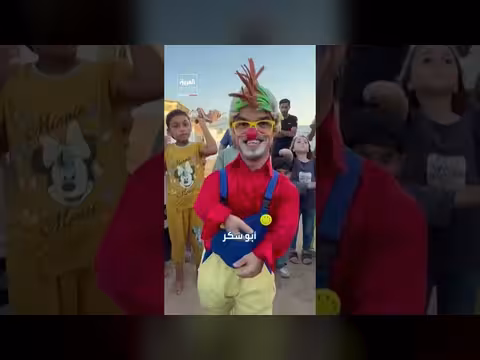الفنان أحمد أبو سكر ينظم حلقات تفريغ نفسي لأطفال مخيم البريج