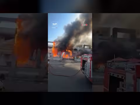 اندلاع حريق في محال تجارية في الشيخ زايد