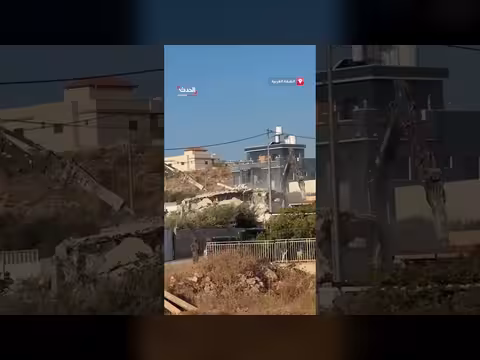 جرافات الجيش الإسرائيلي تهدم منزلين فلسطينيين بالضفة الغربية
